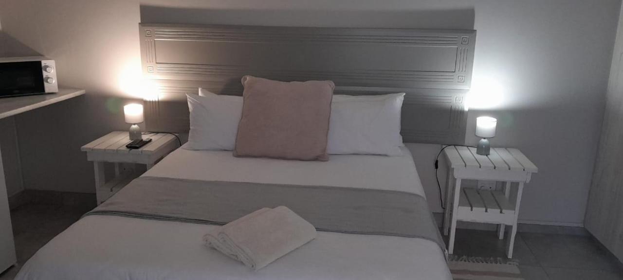 Kelzane Lodge Гонуби Екстериор снимка