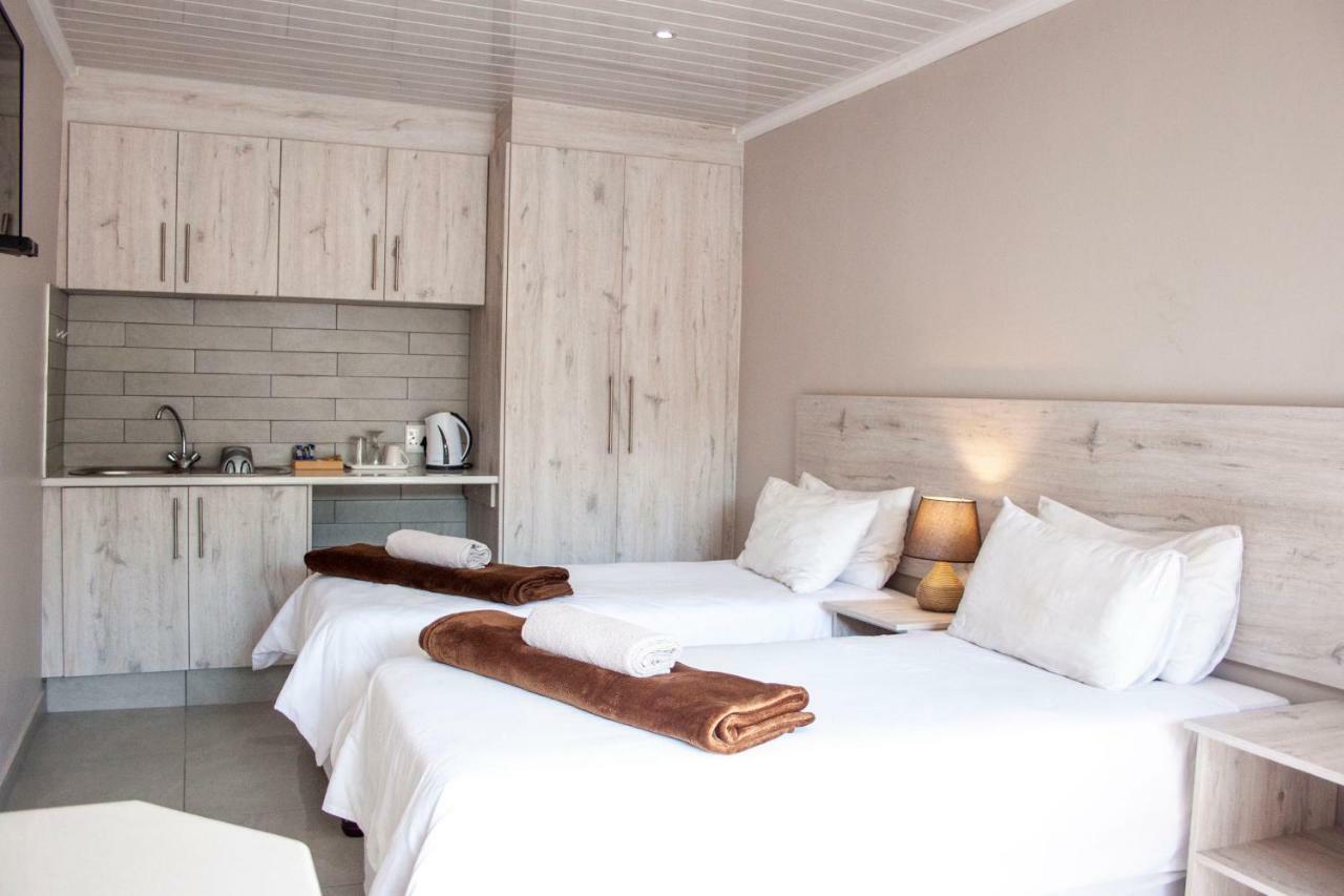 Kelzane Lodge Гонуби Екстериор снимка