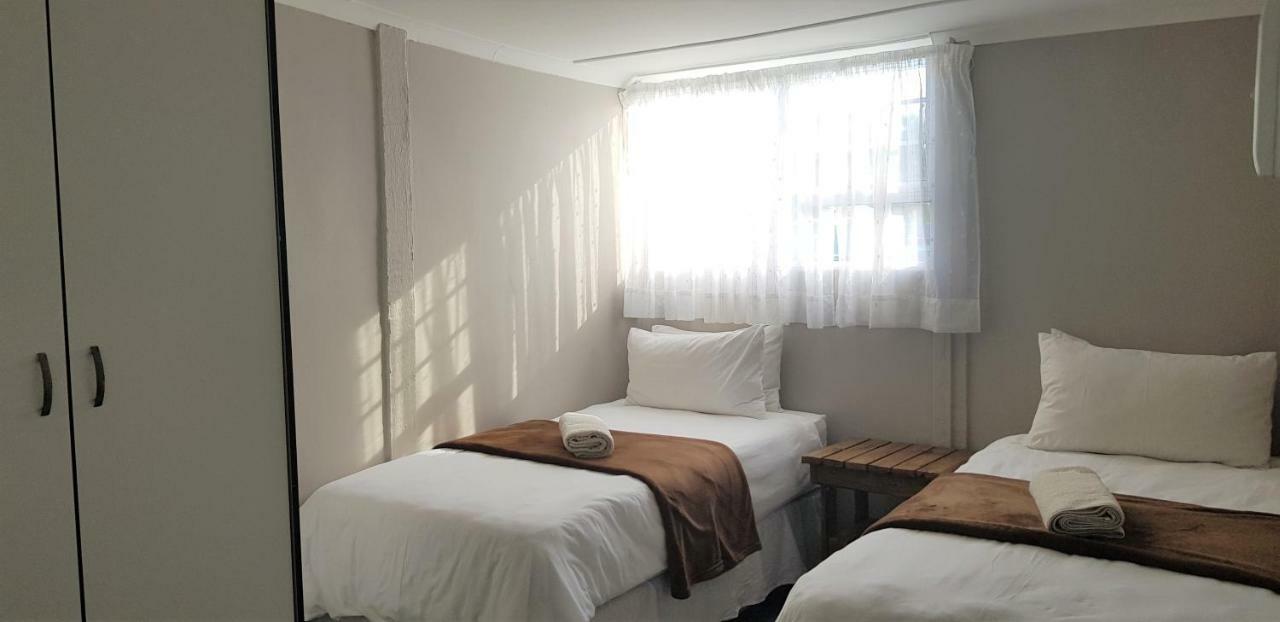 Kelzane Lodge Гонуби Екстериор снимка
